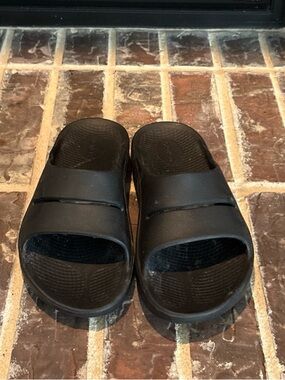 OOFOS OOahh Slide Lightweight Recovery Footwear Men 8 Women 10 Black